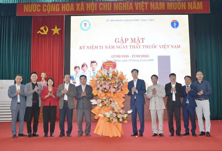 Phường Tùng Thiện gặp mặt kỷ niệm 71 năm Ngày Thầy thuốc Việt Nam