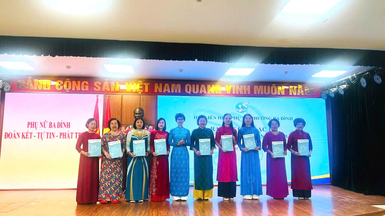 Phụ nữ Ba Đình ra mắt CLB “Kết nối số - Đồng hành cùng bầu cử”, lan tỏa tinh thần chuyển đổi số trong ngày hội toàn dân