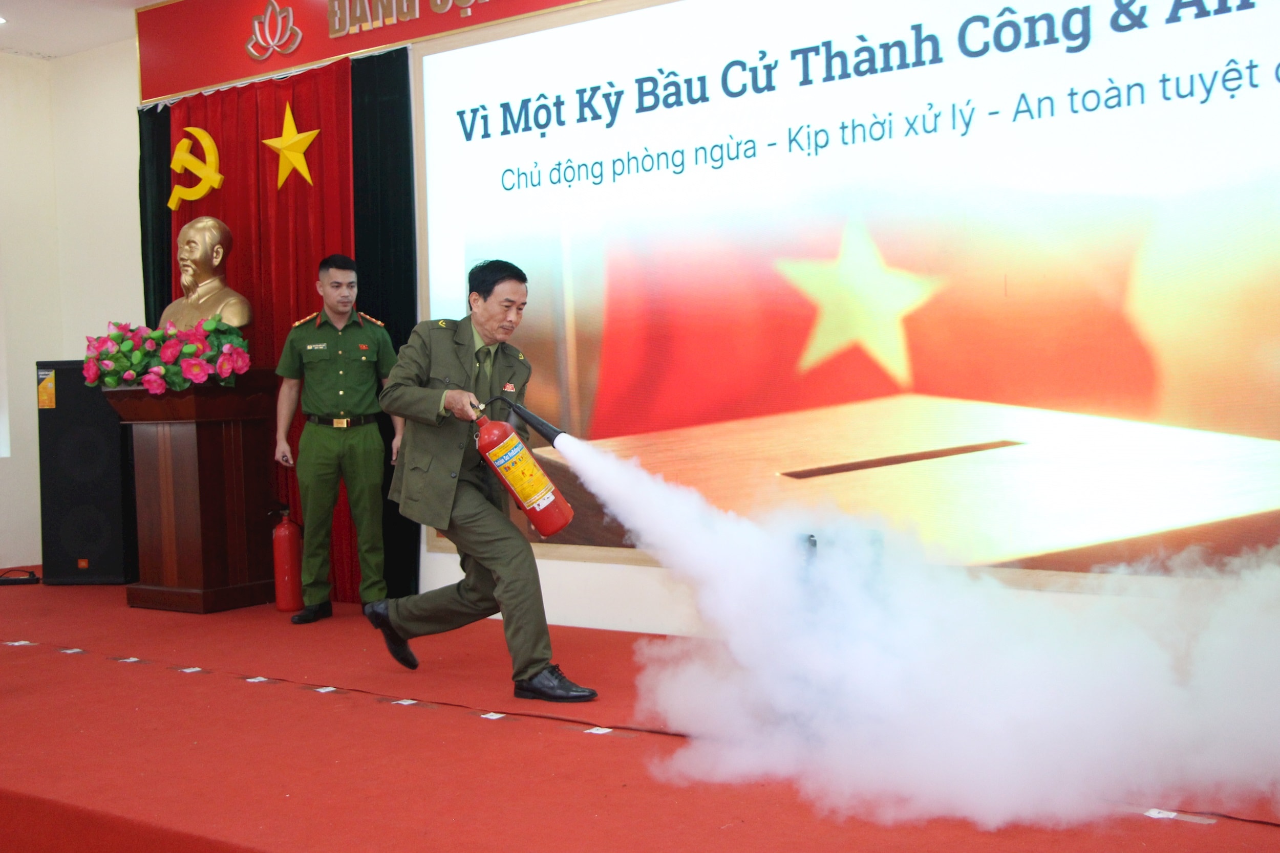 Phường Ba Đình siết chặt an toàn phòng cháy tại các điểm bầu cử trước ngày 15-3