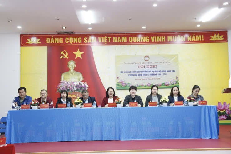 Cử tri phường Hà Đông tham gia tiếp xúc, lắng nghe chương trình hành động của các ứng cử viên HĐND phường