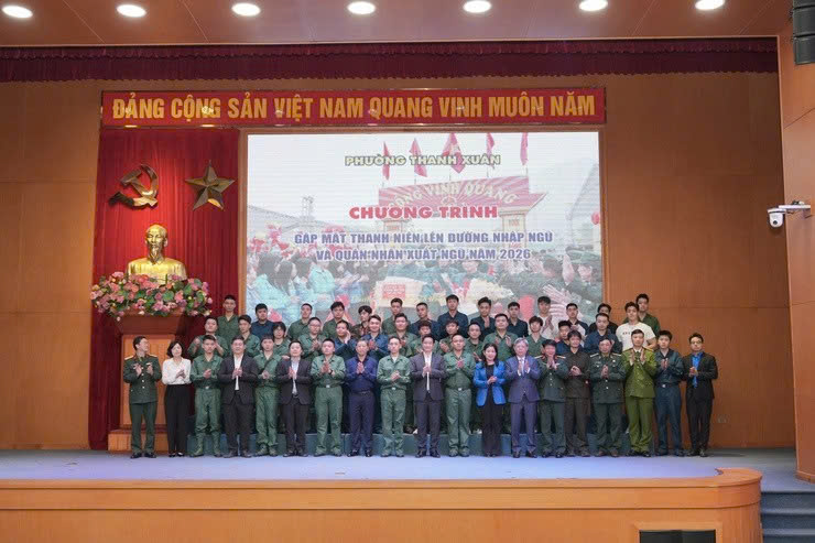 Phường Thanh Xuân trao sổ tiết kiệm, động viên thanh niên lên đường thực hiện nghĩa vụ thiêng liêng với Tổ quốc