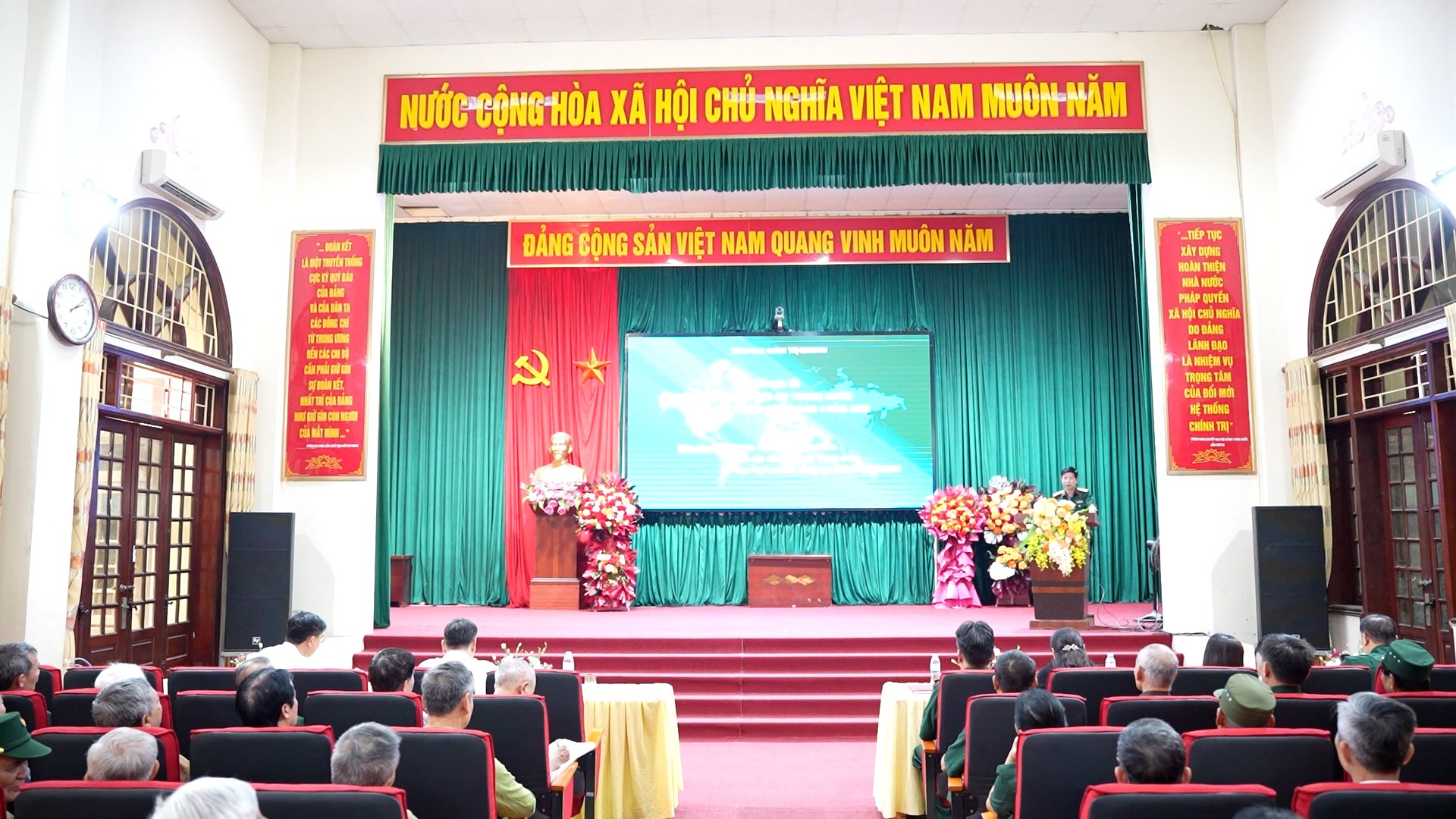 Xã Dương Hoà: Cựu chiến binh cập nhật thời sự, củng cố bản lĩnh chính trị trước bối cảnh thế giới biến động