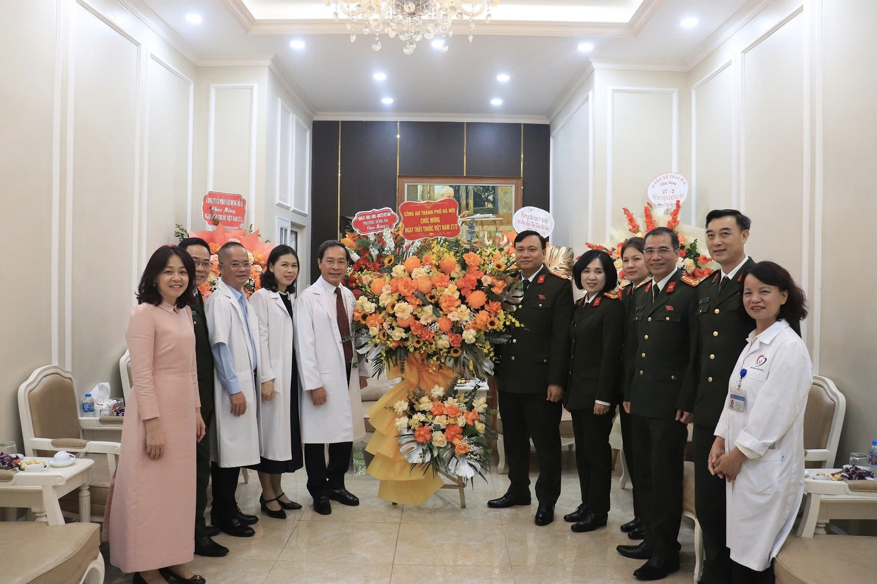 Công an thành phố Hà Nội tăng cường phối hợp bảo đảm an ninh bệnh viện, tri ân đội ngũ thầy thuốc Thủ đô
