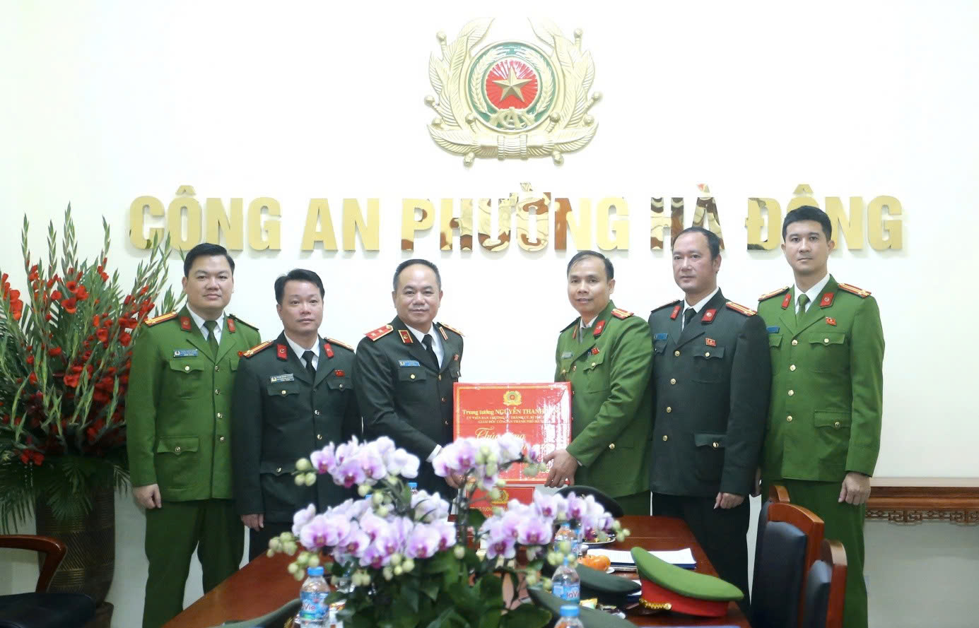 Giám đốc Công an thành phố Hà Nội động viên Công an phường Hà Đông giữ vững an ninh trật tự ngay từ đầu Xuân Bính Ngọ 2026