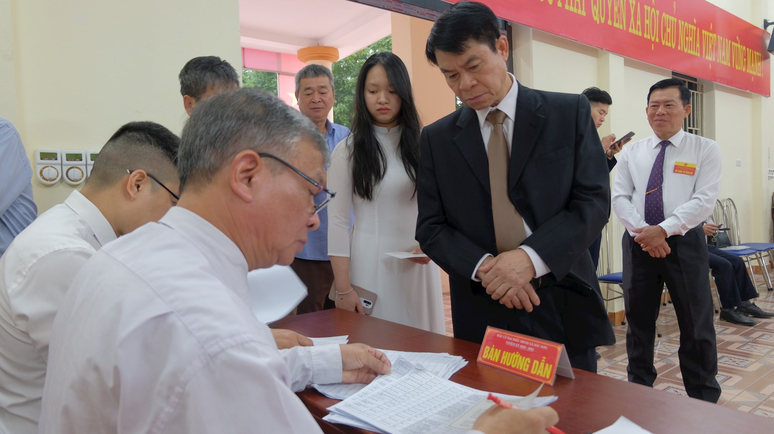 Xã Sóc Sơn bứt tốc trong ngày hội non sông: Hơn 84% cử tri hoàn thành bỏ phiếu trước 12 giờ trưa