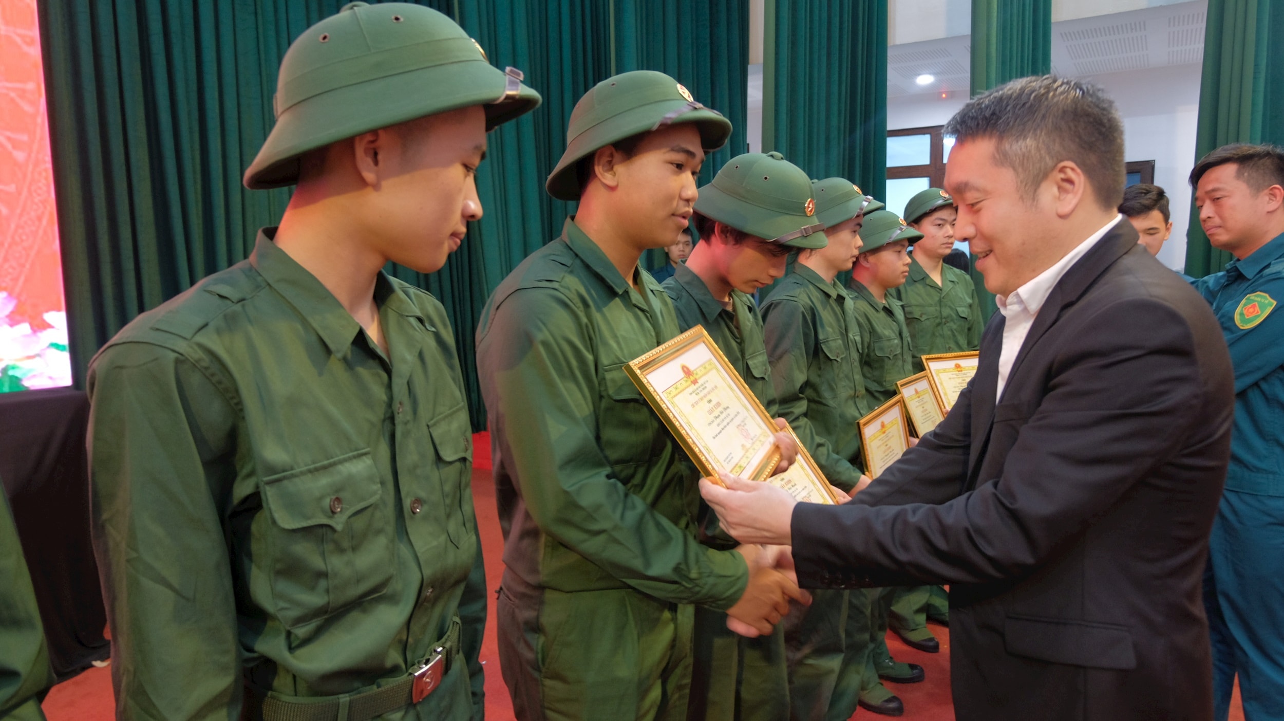 Xã Sóc Sơn gặp mặt, tiếp lửa truyền thống cho thanh niên lên đường nhập ngũ năm 2026