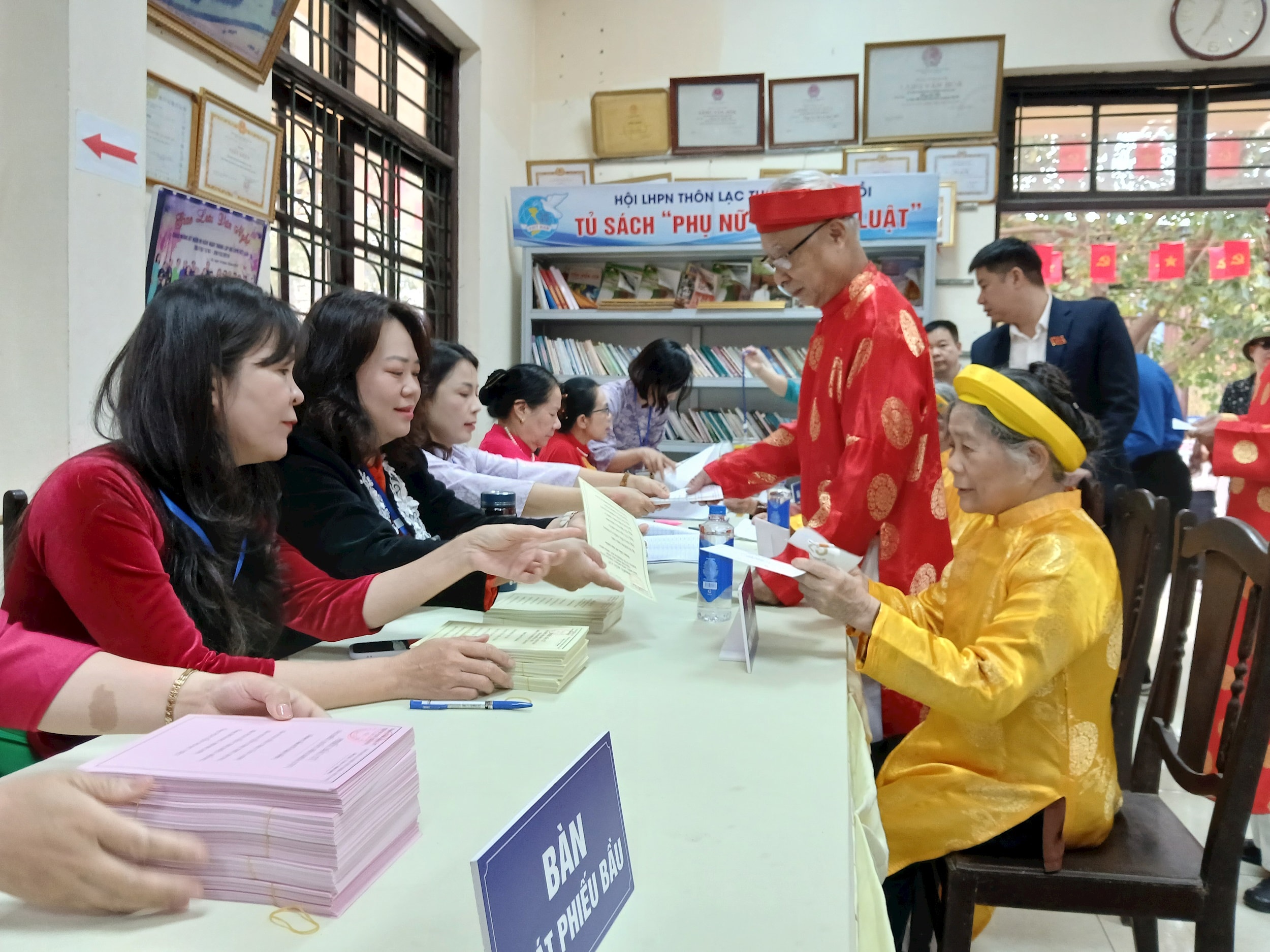 Xã Ngọc Hồi ghi dấu ngày hội bầu cử: 98,55% cử tri tham gia, nhiều khu vực hoàn thành 100%