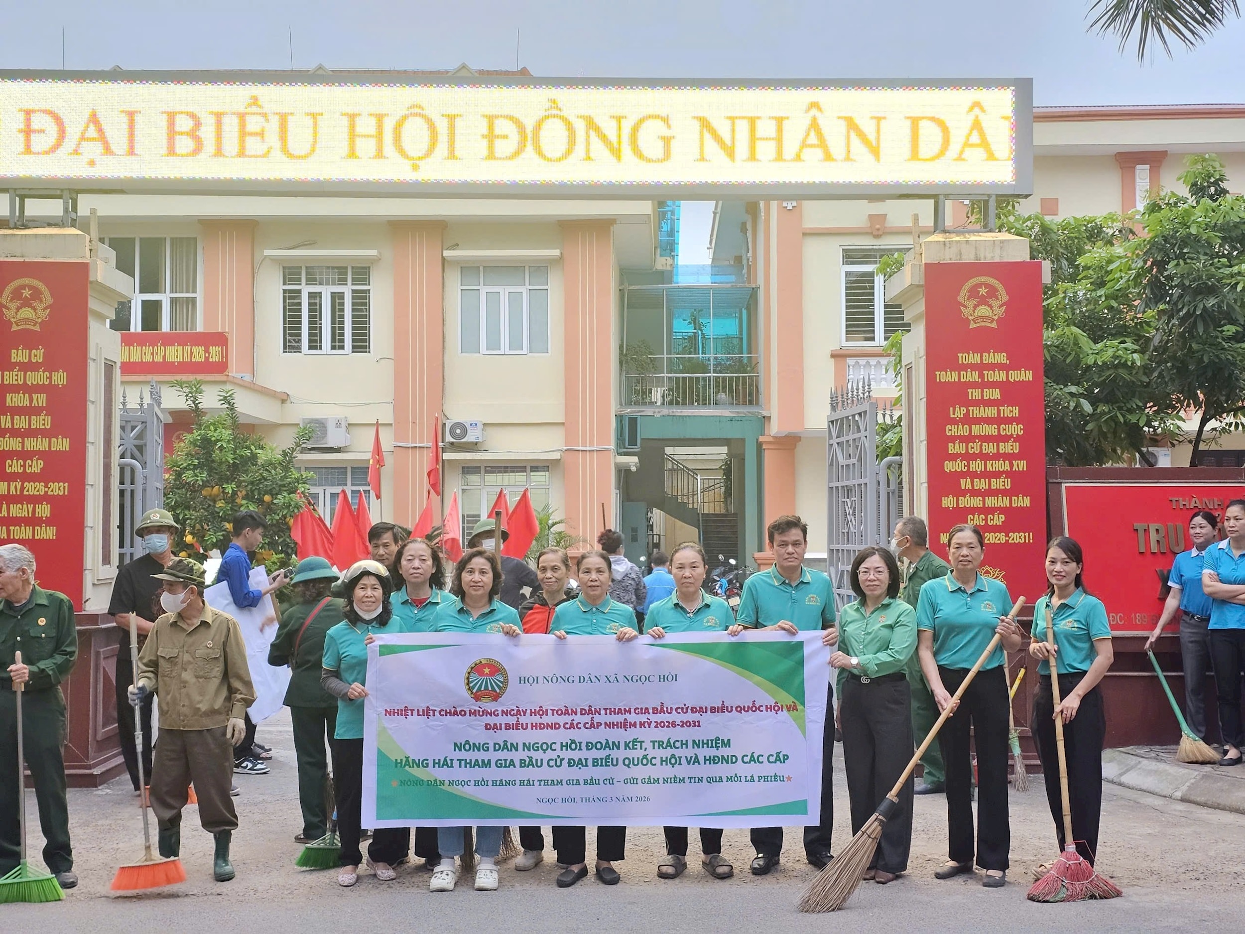 Xã Ngọc Hồi ra quân “làm sạch - làm đẹp” điểm bỏ phiếu, lan tỏa khí thế Ngày bầu cử 15-3