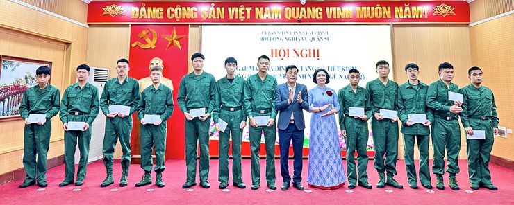 Xã Đại Thanh gặp mặt, tặng quà thanh niên lên đường nhập ngũ năm 2026
