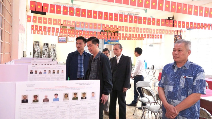 Xã Dân Hòa kiểm tra toàn diện công tác chuẩn bị bầu cử tại các khu vực bỏ phiếu