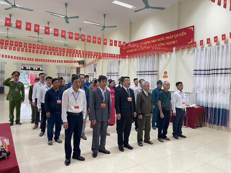 Bí thư Đảng ủy xã Bình Minh dự khai mạc bầu cử tại khu vực số 32, lan tỏa khí thế Ngày hội non sông