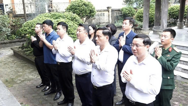 Xã Bình Minh dâng hương tại Đền Nội Bình Đà, khơi dậy tinh thần trách nhiệm trước Ngày bầu cử 15-3