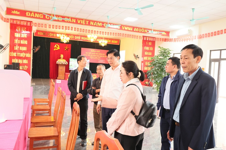 Xã Quảng Bị tăng tốc hoàn thiện công tác chuẩn bị bầu cử tại các khu vực bỏ phiếu trọng điểm