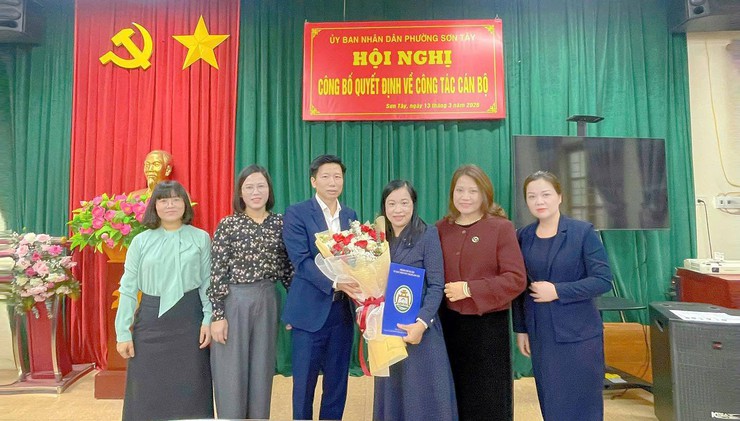 Phường Sơn Tây công bố quyết định bổ nhiệm Phó Hiệu trưởng Trường Tiểu học Đường Lâm