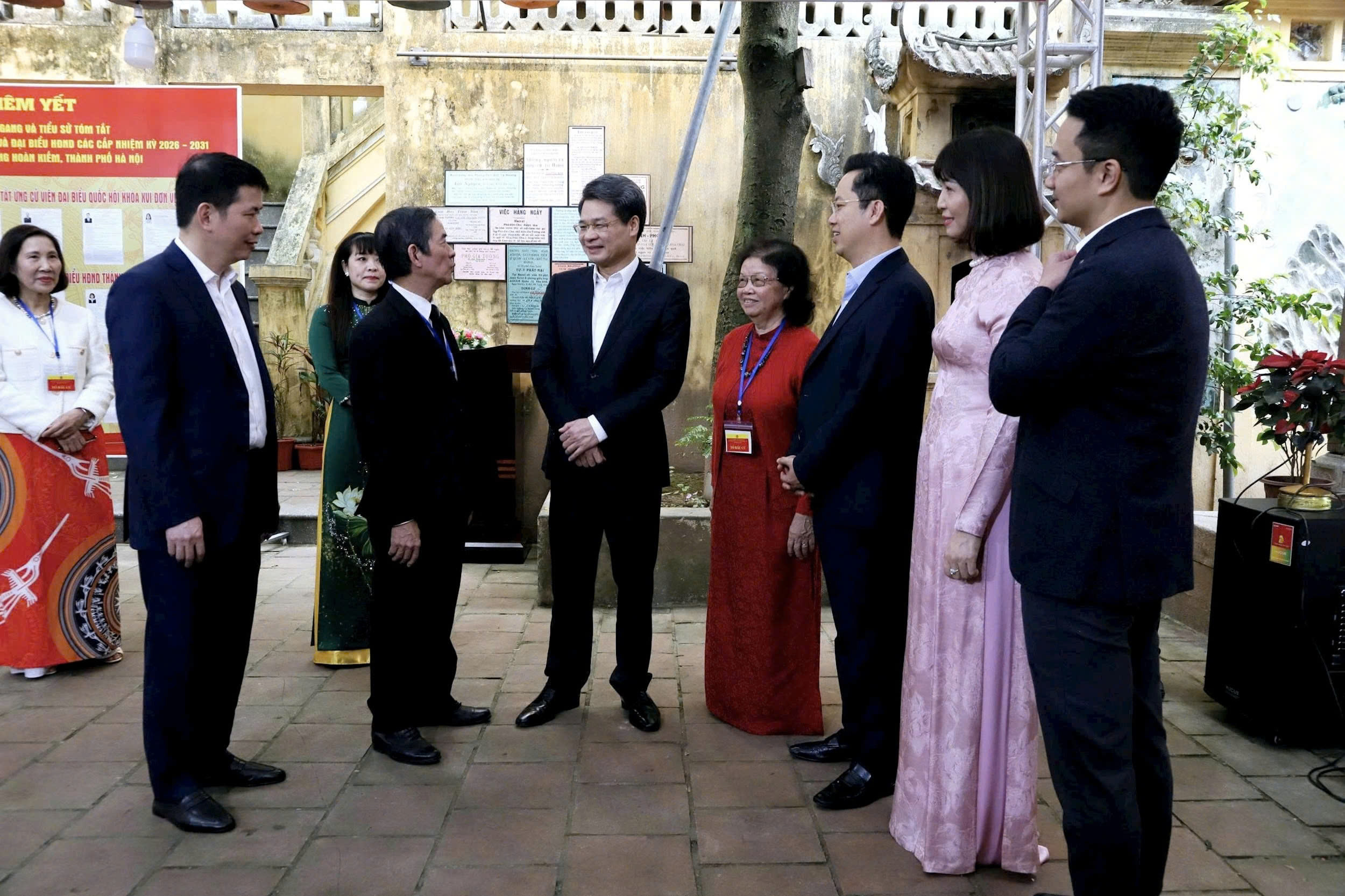 Phường Hoàn Kiếm rộn ràng Ngày hội non sông, cử tri nô nức thực hiện quyền công dân từ sớm