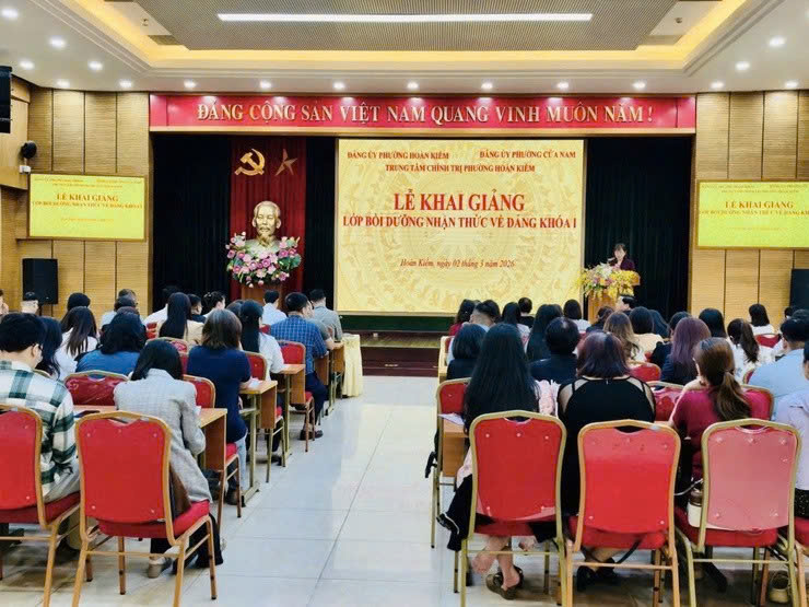 Khai giảng lớp bồi dưỡng nhận thức về Đảng cho 131 quần chúng ưu tú