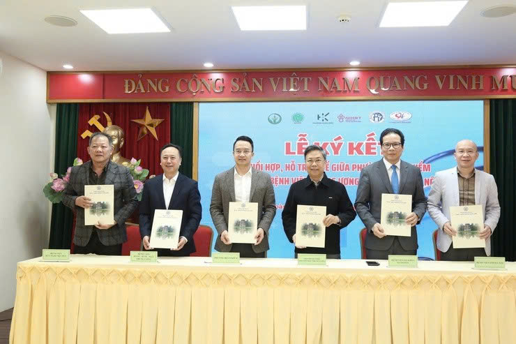 Phường Hoàn Kiếm ký kết hợp tác y tế với các bệnh viện tuyến Trung ương và thành phố, nâng cao chất lượng chăm sóc sức khỏe tại cơ sở