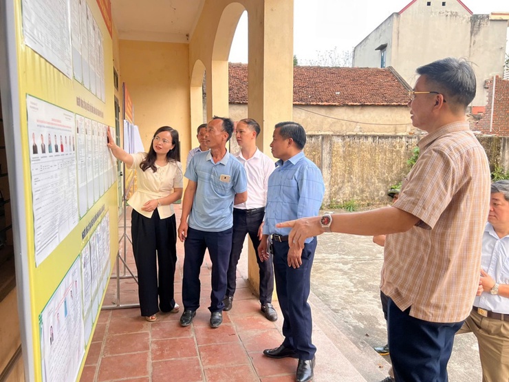 Lãnh đạo xã Quảng Bị kiểm tra công tác chuẩn bị bầu cử tại 5 thôn, bảo đảm sẵn sàng cho Ngày hội toàn dân