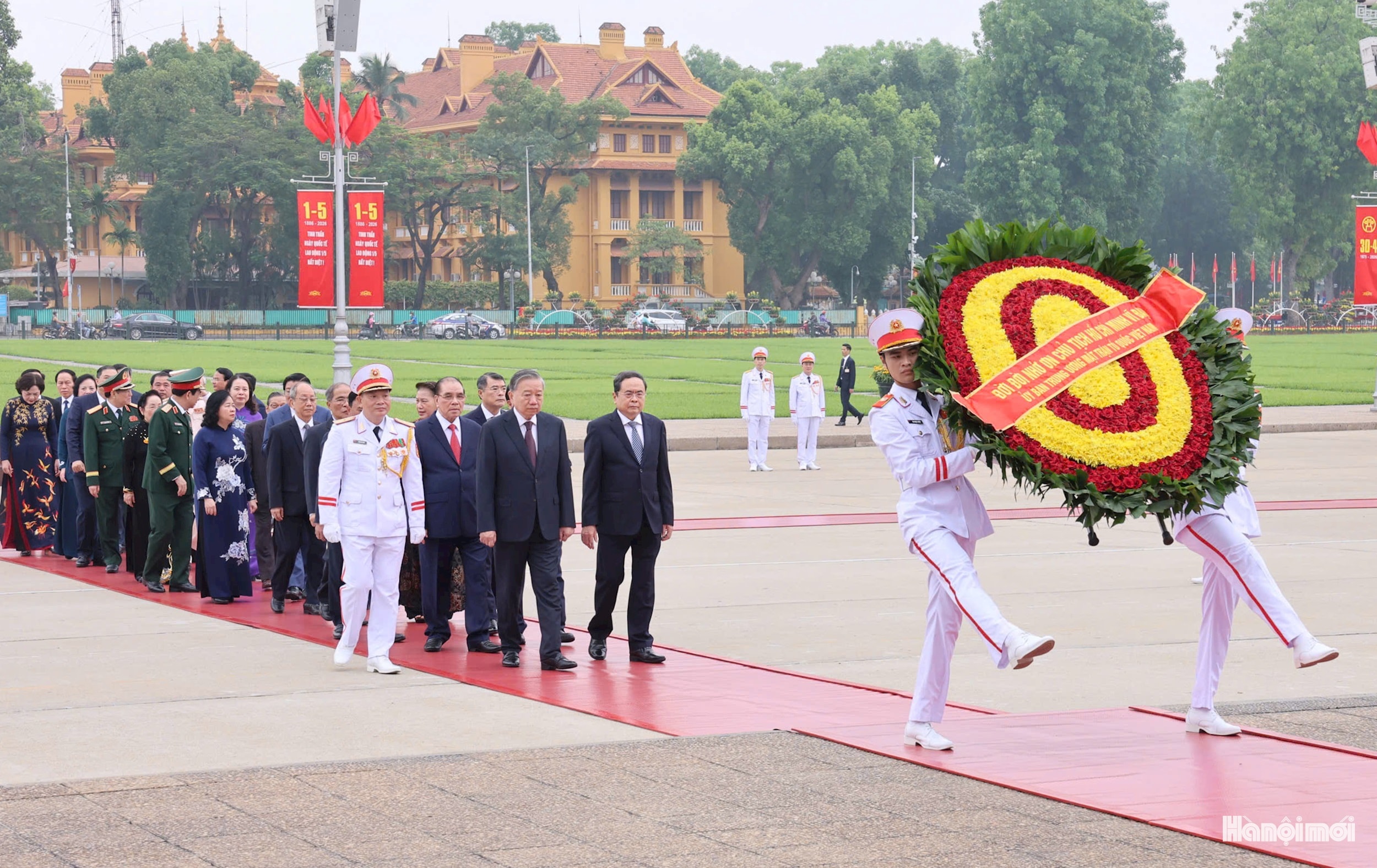 Lãnh đạo Trung ương, thành phố Hà Nội viếng Chủ tịch Hồ Chí Minh và các Anh hùng liệt sĩ