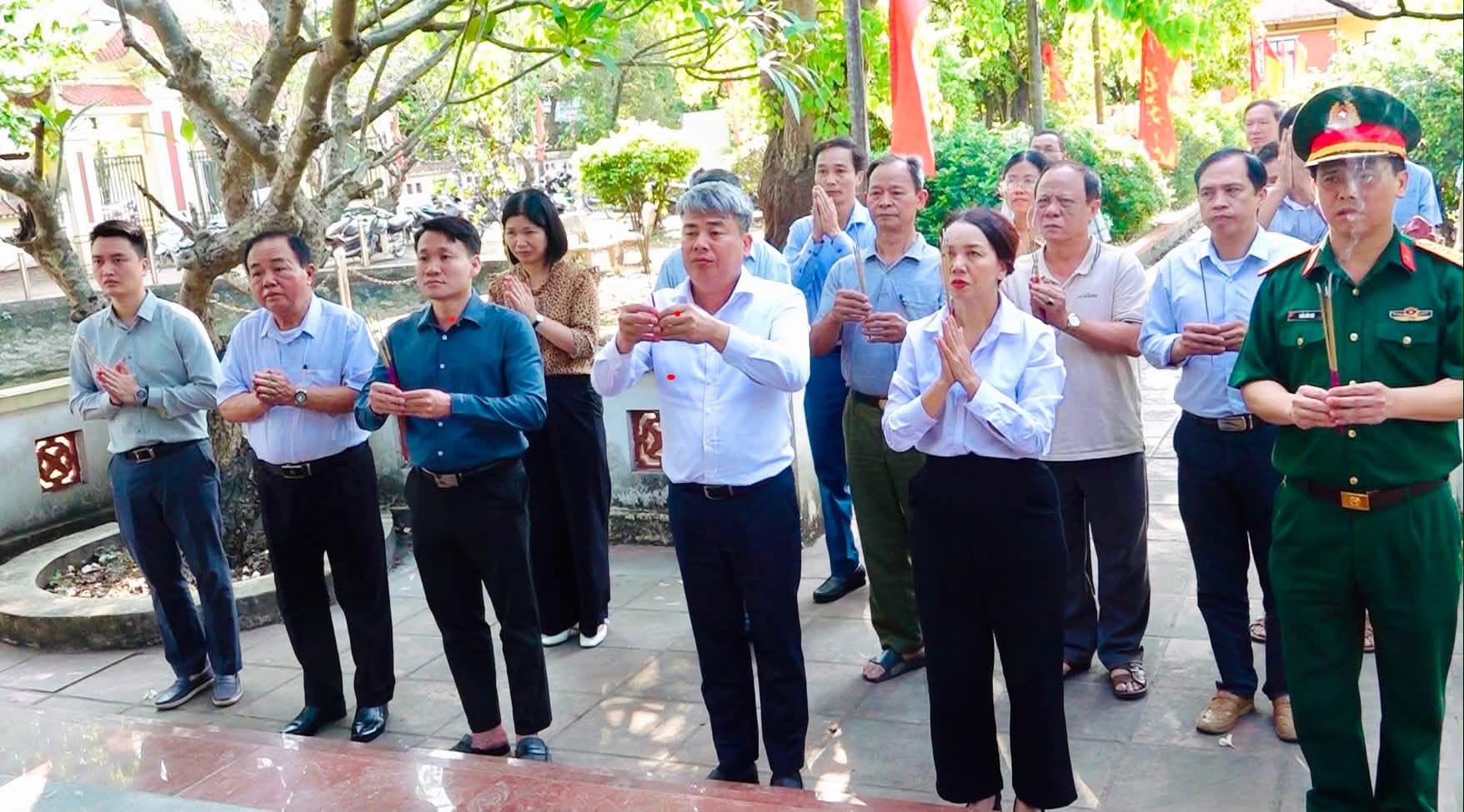 Xã Ô Diên tổ chức Lễ dâng hương, dâng hoa kỷ niệm 51 năm Ngày Giải phóng miền Nam, thống nhất đất nước (30/4/1975-30/4/2026)