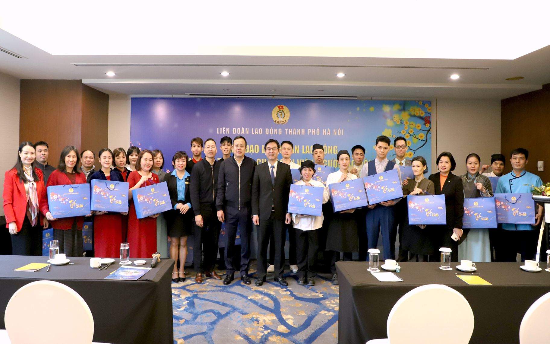 Phường Ba Đình: Liên đoàn Lao động thành phố chăm lo Tết cho đoàn viên, người lao động