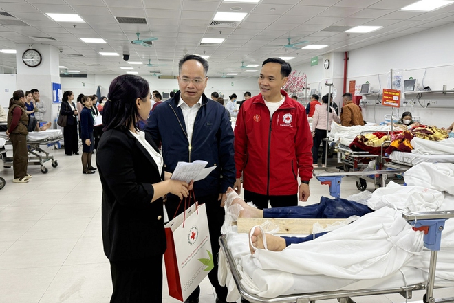 Hà Nội: Hội Chữ thập đỏ thành phố mang Tết sẻ chia đến bệnh nhân điều trị nội trú tại các bệnh viện
