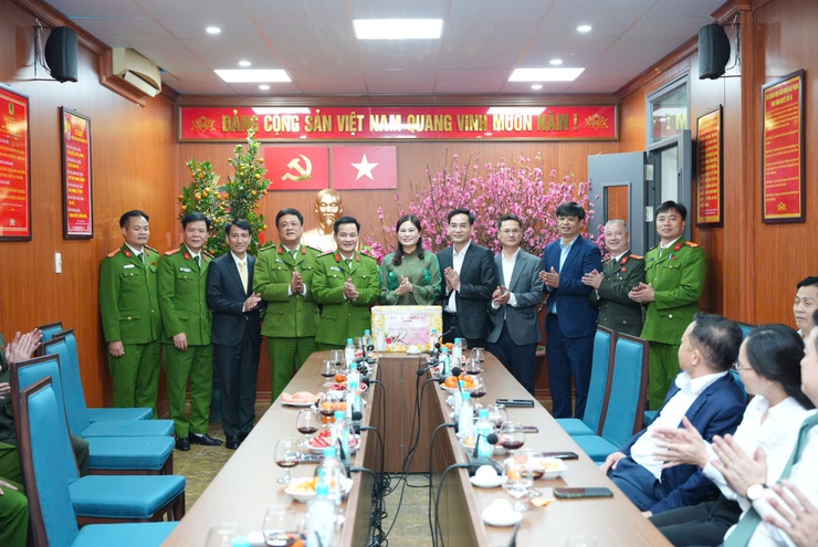 Xã Phù Đổng: Thăm, động viên lực lượng trực Tết và chúc Tết nhân dân dịp Bính Ngọ 2026