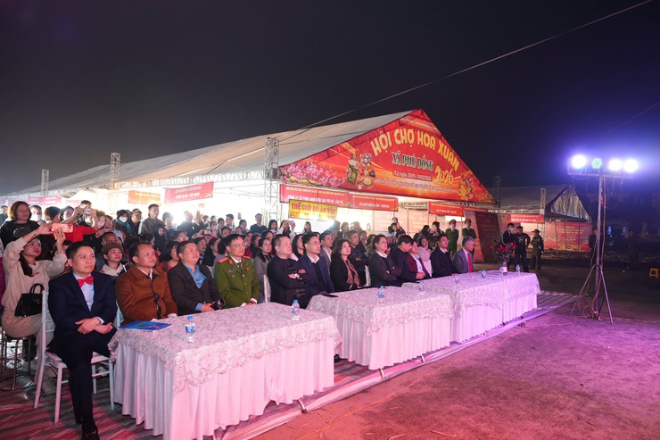 Xã Phù Đổng khai mạc Hội chợ Xuân 2026, kết nối giao thương và lan tỏa sắc xuân truyền thống