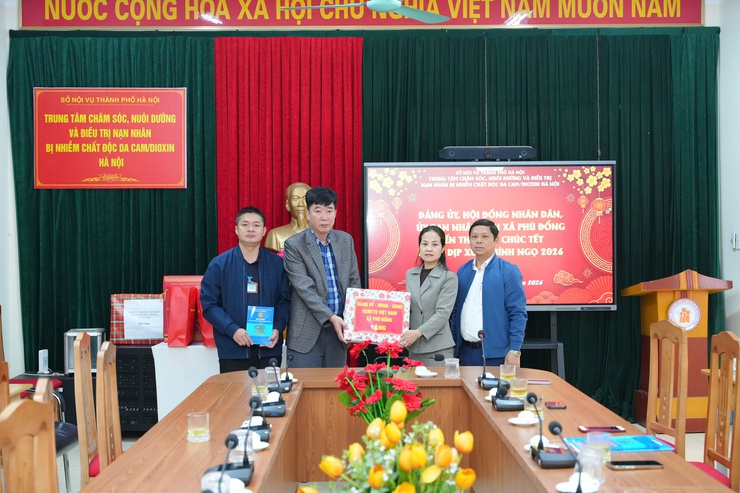Xã Phù Đổng lan tỏa nghĩa tình tri ân, thăm hỏi nạn nhân chất độc da cam dịp Xuân Bính Ngọ 2026
