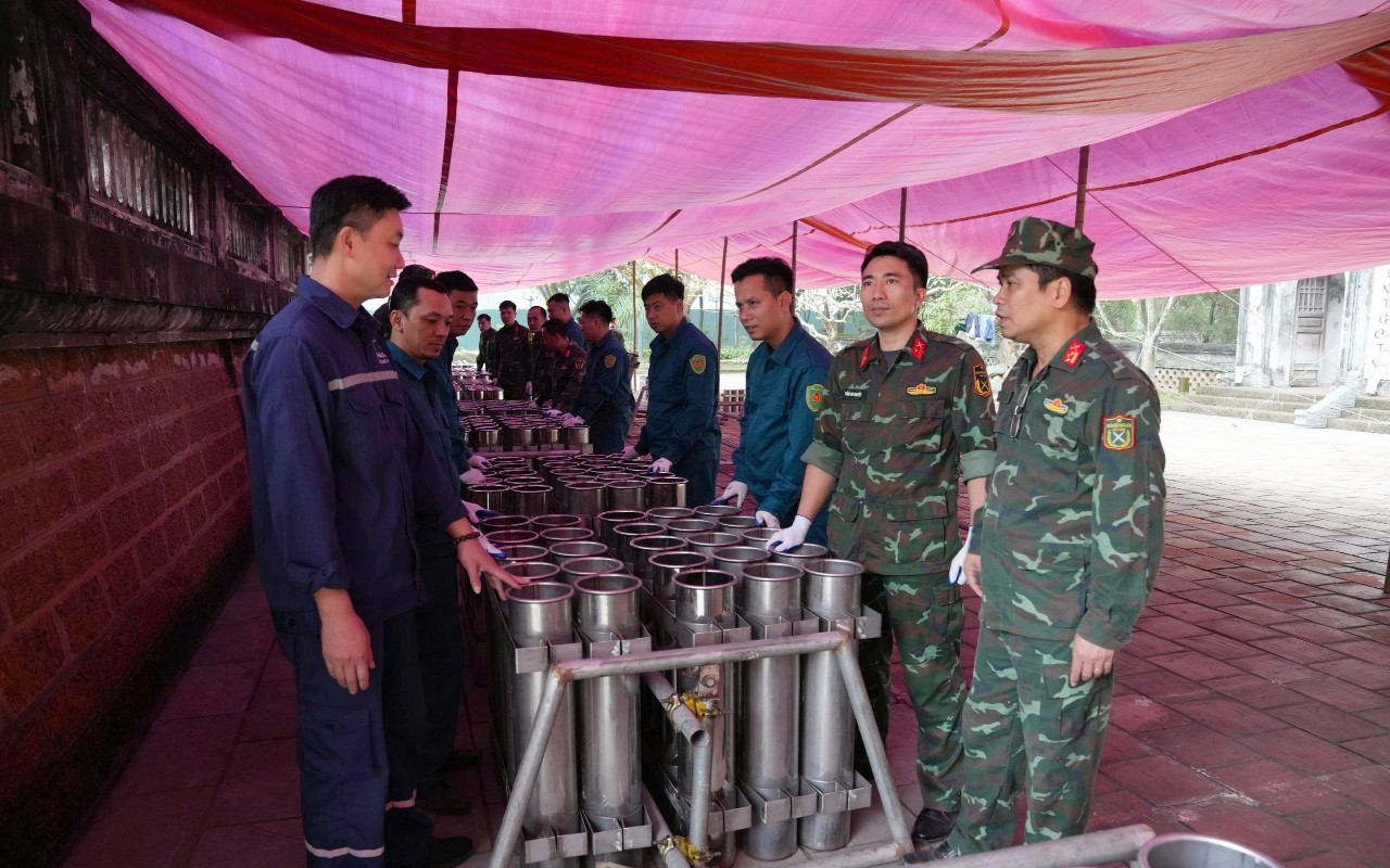 Phường Sơn Tây khẩn trương hoàn tất trận địa pháo hoa, sẵn sàng đón giao thừa Xuân Bính Ngọ 2026