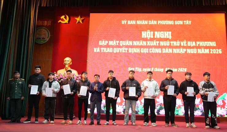 Phường Sơn Tây gặp mặt quân nhân xuất ngũ, trao quyết định gọi công dân nhập ngũ năm 2026