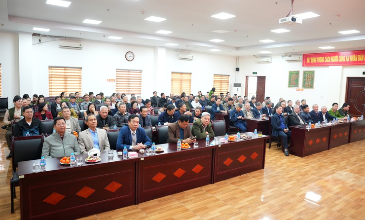 Công an phường Sơn Tây tri ân thế hệ đi trước, chăm lo cán bộ chiến sĩ dịp Tết Bính Ngọ 2026
