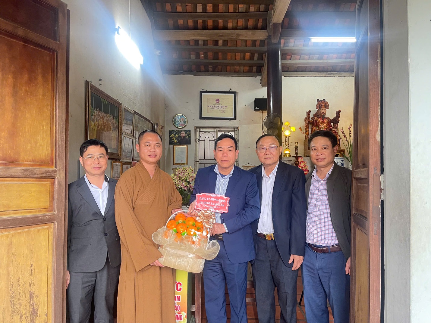 Lãnh đạo xã Gia Lâm thăm, chúc Tết các cơ sở tôn giáo, củng cố khối đại đoàn kết toàn dân