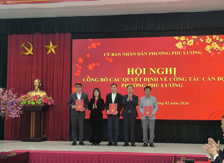 UBND phường Phú Lương kiện toàn bộ máy, công bố hàng loạt quyết định bổ nhiệm cán bộ chủ chốt
