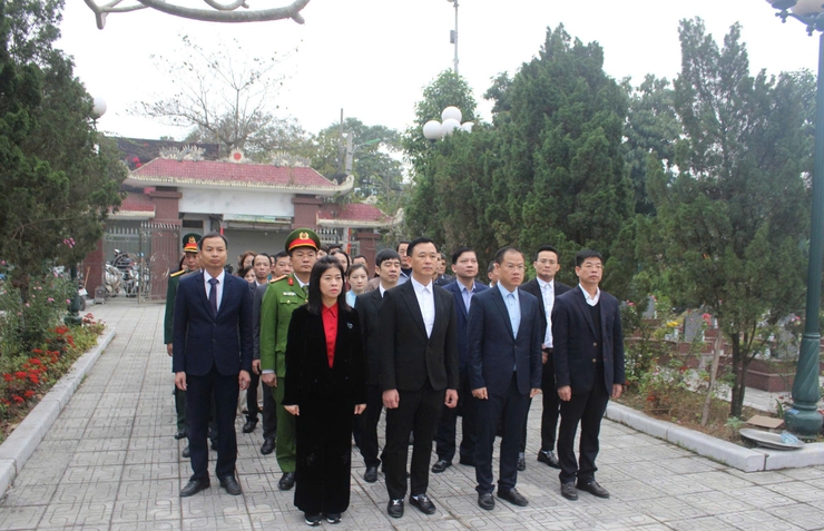 Phường Phú Lương dâng hương tri ân liệt sĩ, thăm chúc Tết các cơ sở tôn giáo dịp Xuân Bính Ngọ 2026
