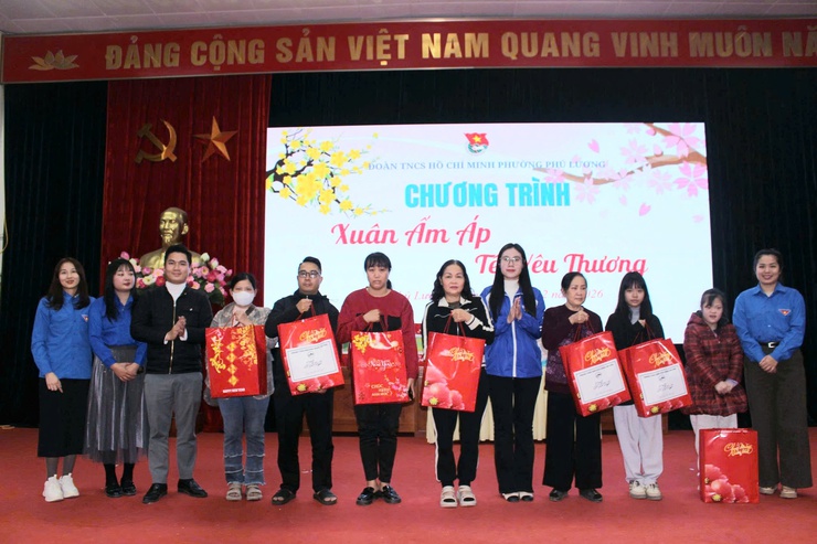 Phường Phú Lương lan tỏa yêu thương qua chương trình “Xuân ấm áp – Tết yêu thương”