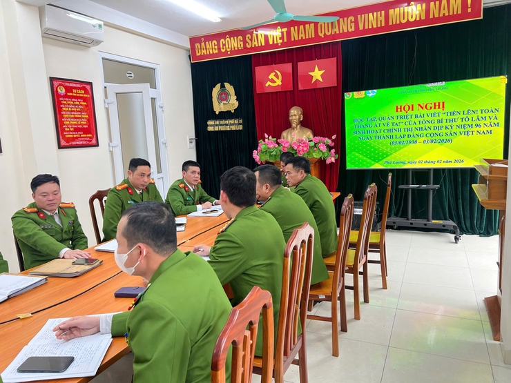 Công an phường Phú Lương tăng cường bản lĩnh chính trị qua đợt sinh hoạt quán triệt bài viết của Tổng Bí thư Tô Lâm