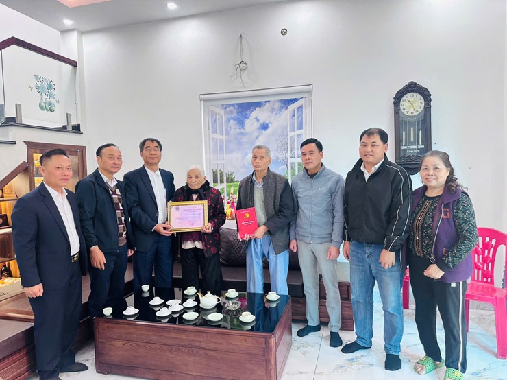Phường Yên Nghĩa lan tỏa nghĩa tình đầu xuân với hoạt động chúc thọ, tri ân người có công