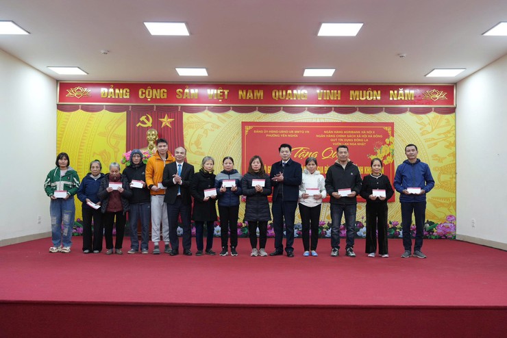 Phường Yên Nghĩa chăm lo Tết cho người có công, đối tượng yếu thế với tinh thần “không để ai bị bỏ lại phía sau”
