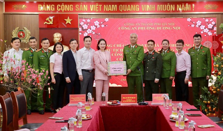 Phường Dương Nội: Lãnh đạo thăm, chúc Tết lực lượng trực Tết tại Công an phường và Ban Chỉ huy quân sự
