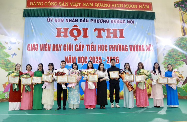Phường Dương Nội: Tôn vinh giáo viên tiêu biểu tại Hội thi dạy giỏi Tiểu học năm học 2025-2026