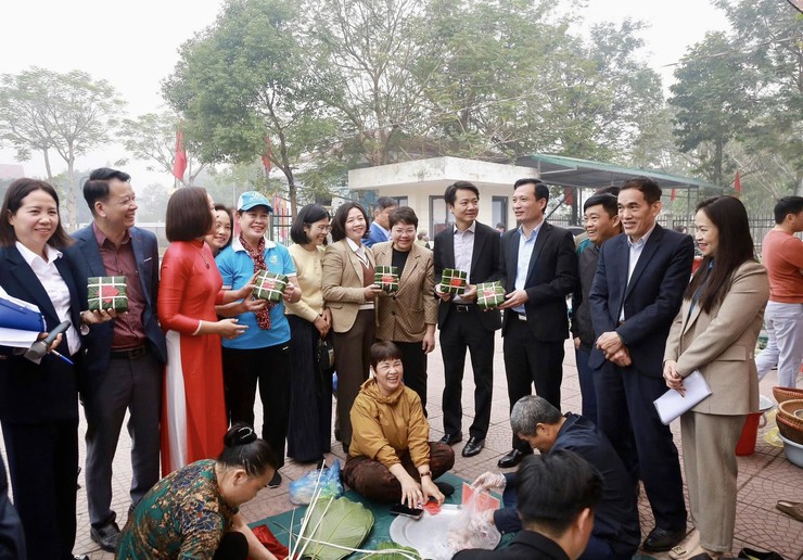 Phường Dương Nội tổ chức hội thi gói bánh chưng khéo, lan tỏa nghĩa tình Xuân Bính Ngọ 2026