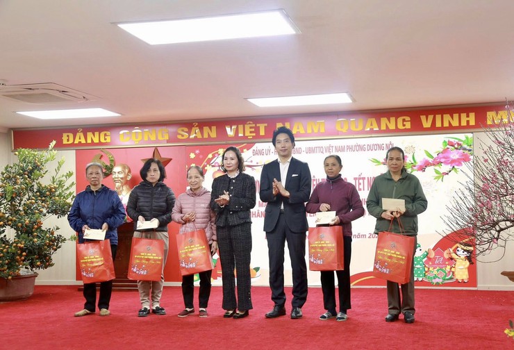 Phường Dương Nội lan tỏa nghĩa tình qua chương trình “Xuân yêu thương - Tết nghĩa tình” năm 2026