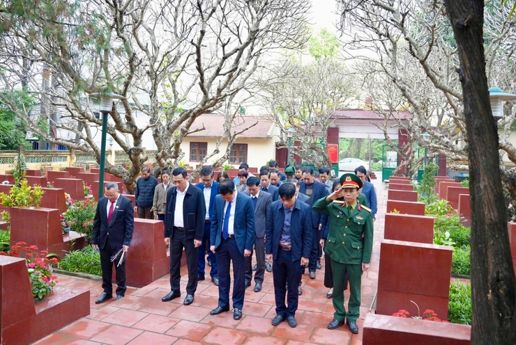 Phường Yên Nghĩa dâng hương tri ân anh hùng liệt sĩ dịp Tết Nguyên đán Bính Ngọ 2026