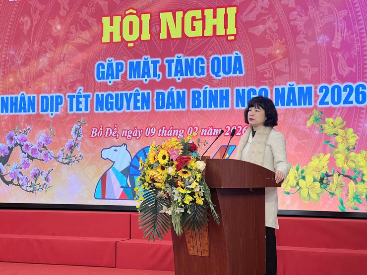 Phường Bồ Đề chăm lo Tết Bính Ngọ 2026, trao hàng trăm suất quà tới các đối tượng chính sách và hoàn cảnh khó khăn