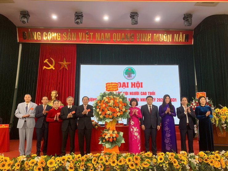 Phường Bồ Đề thành lập Hội Người cao tuổi khóa I, mở ra giai đoạn phát triển mới cho công tác chăm lo người cao tuổi