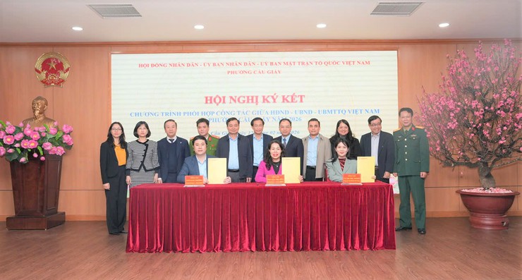 Phường Cầu Giấy ký kết chương trình phối hợp, tăng cường đồng bộ giữa HĐND - UBND - Ủy ban MTTQ Việt Nam
