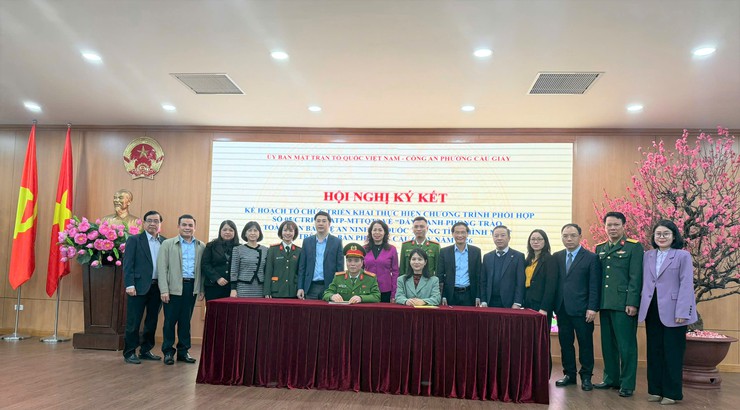 Phường Cầu Giấy ký kết phối hợp giữa Công an và Uỷ ban MTTQ phường, đẩy mạnh phong trào toàn dân bảo vệ an ninh Tổ quốc