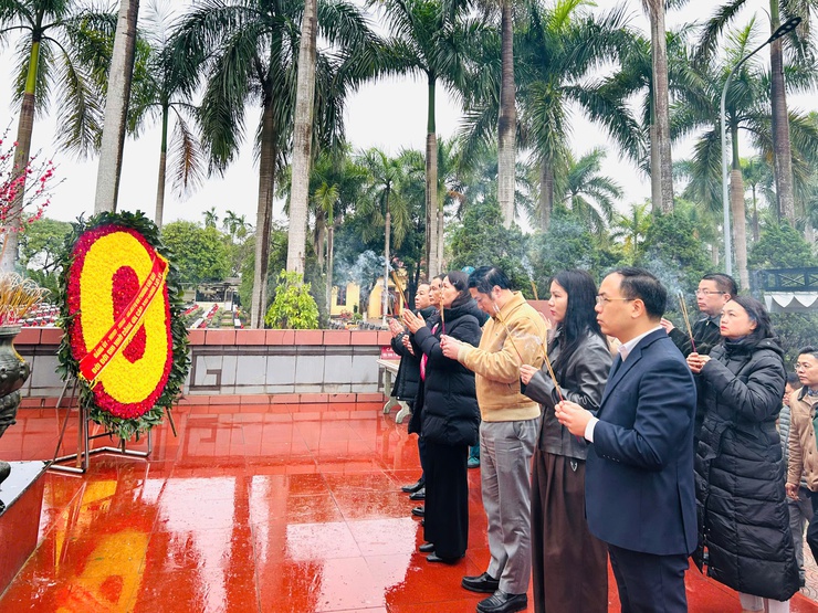 Phường Cầu Giấy: Thành kính dâng hương tri ân Anh hùng liệt sĩ dịp Xuân Bính Ngọ 2026