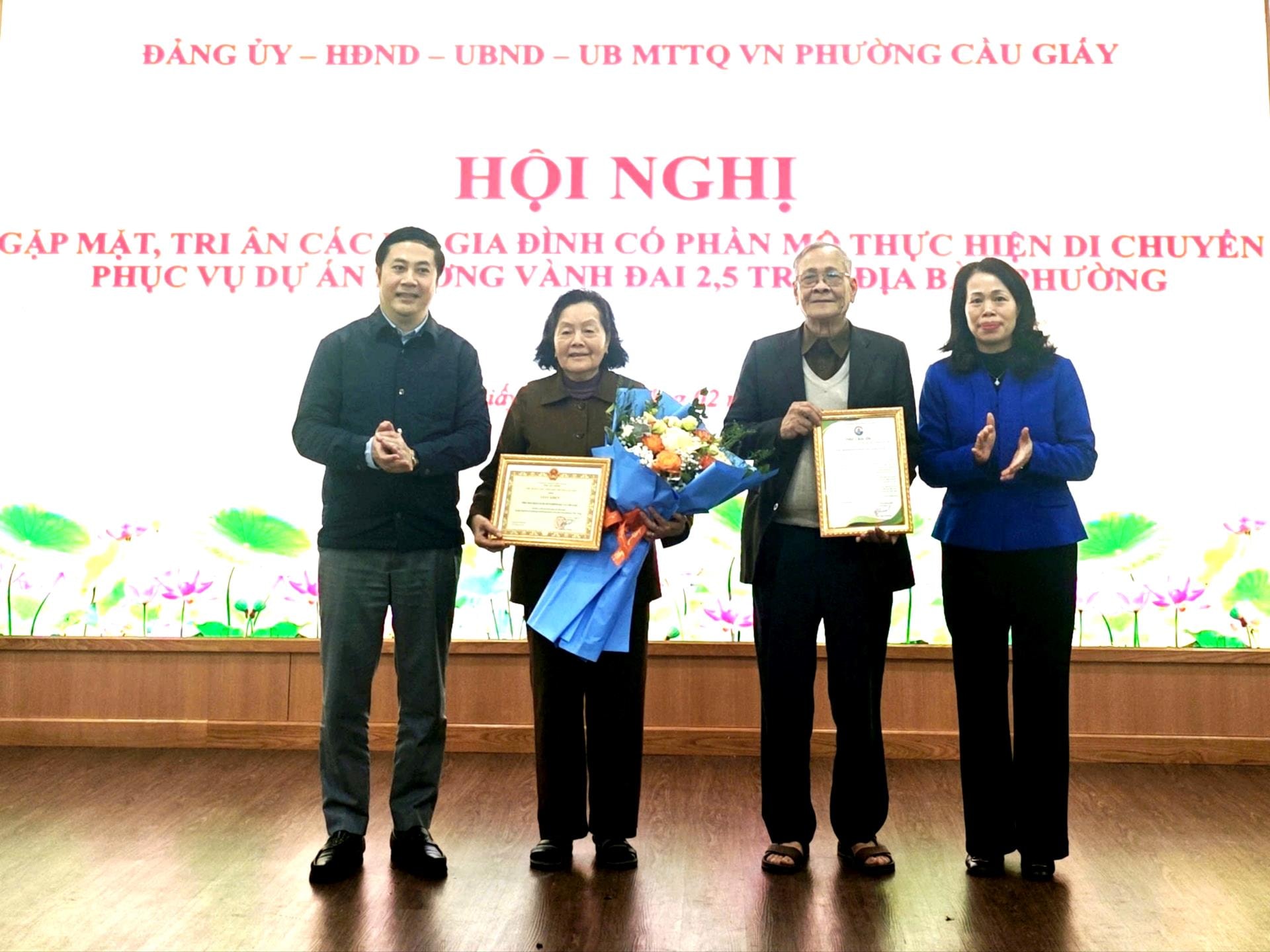 Phường Cầu Giấy tri ân các gia đình đồng thuận di chuyển phần mộ phục vụ Dự án đường Vành đai 2,5